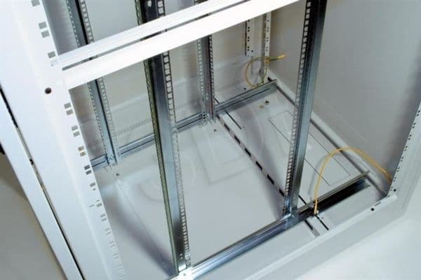 Triton - Rackskena - 42U - för Delta S