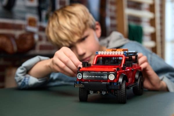 LEGO® Technic 42213 Ford Bronco® Offroader -maasturi