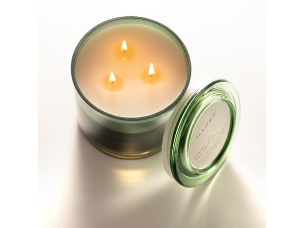 ILLUME Hinoki Sage statement glas doftljus, grön