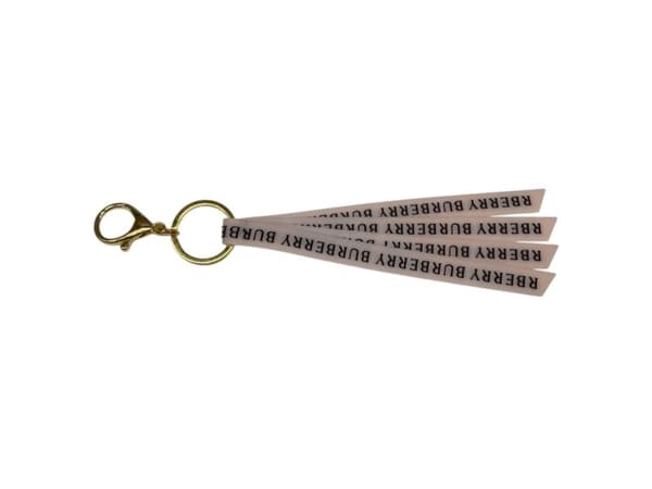 Burberry väska charm rosa