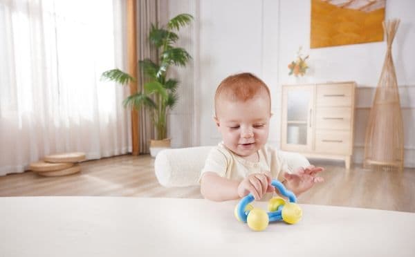 Hape Rattle & Roll leksaksbil