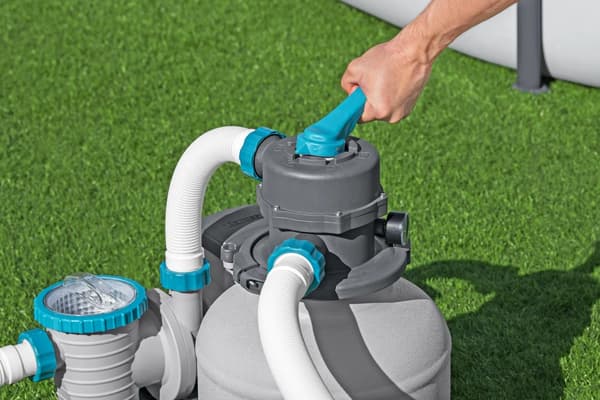 Bestway Flowclear Sand Filter Pump - 8.327L/t