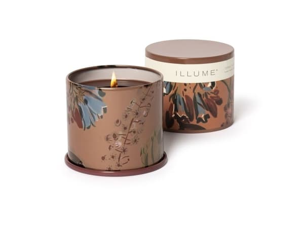 ILLUME Terra Tabac duftlys i tinn, brun