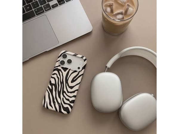 Tech-Protect Lamano MagSafe case for iPhone 18 Pro / 17 Pro - white and black