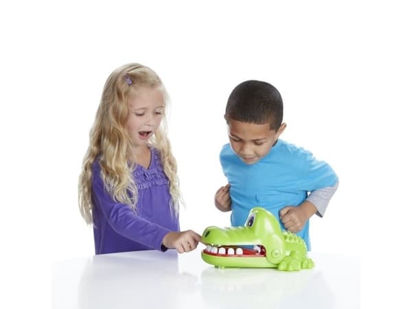 Hasbro CROCODILE DENTIST -lautapeliperhe (B0408100)