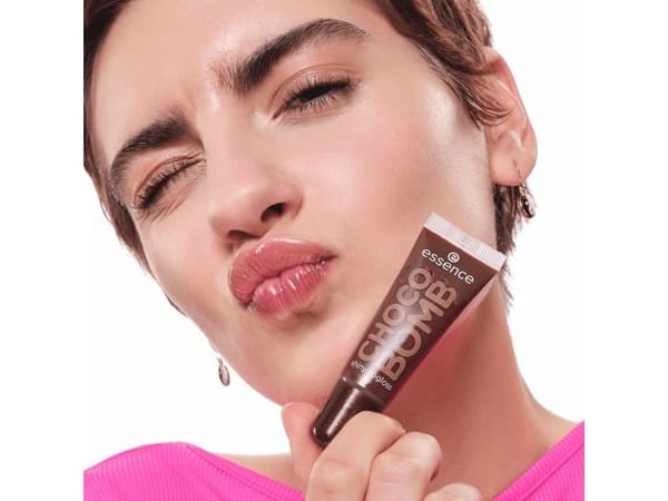 Essence Choco Bomb Shiny lipgloss Chocoholic (01)