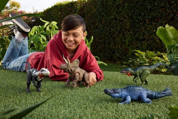 Jurassic World GIGANTIC THRASHERS Chilantaisaurus, 4 år, Sort, Hvid, Plast