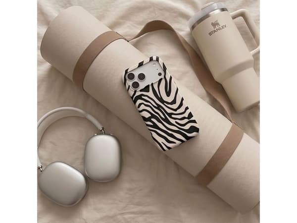 Tech-Protect Lamano MagSafe case for iPhone 18 Pro / 17 Pro - white and black