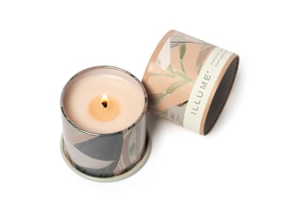 ILLUME Coconut Milk Mango duftlys i metallboks rosa