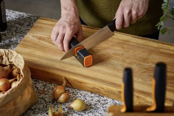 Fiskars Roll-Sharp 978700 knife sharpener