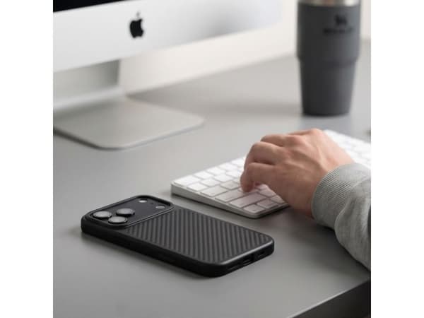 Tech-Protect MagCam MagSafe Carbon Case for iPhone 18 Pro / 17 Pro - Black