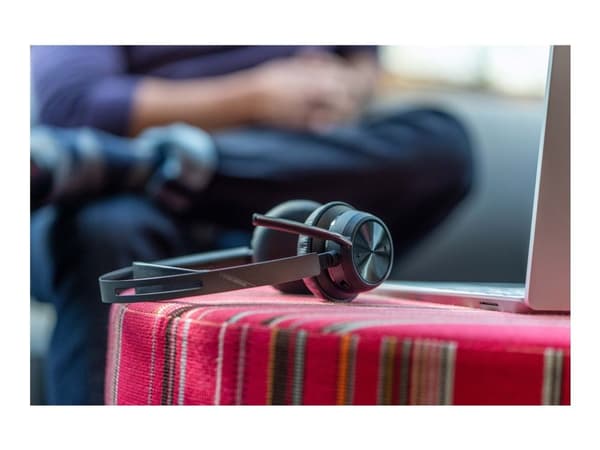 HP Poly Voyager Focus 2 UC headset Bluetooth med ANC, laddstation & Teams-certifiering