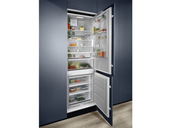 Electrolux ENG7TE75S inbyggd kyl/frys med bottenfrys, 70 cm bred