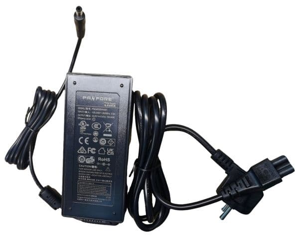 DELTACO - Dokkingstasjon - USB-C - 2 x DP, 3 x HDMI - 1GbE