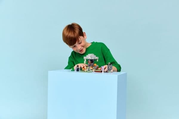 LEGO Minecraft 21586 Den bleka trädgården