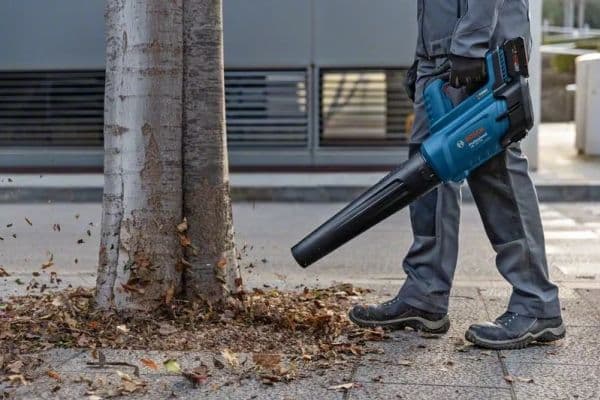 Bosch LØVBLÆSER GBL 18V-750 SOLO - SOLO