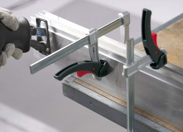 BESSEY KLI40, Metalli