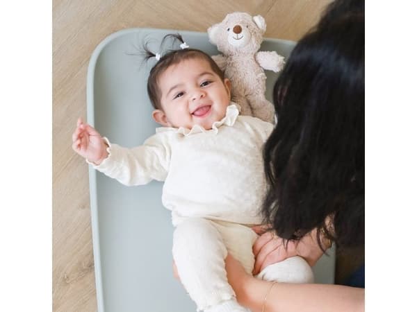 Leander Matty™ Mini skötbädd – Sage green