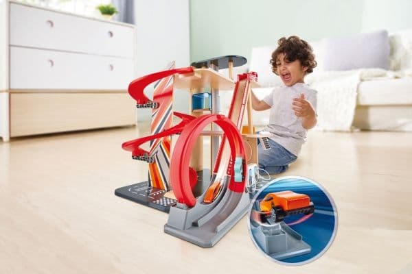 Hape Gearhead Stunt Garage