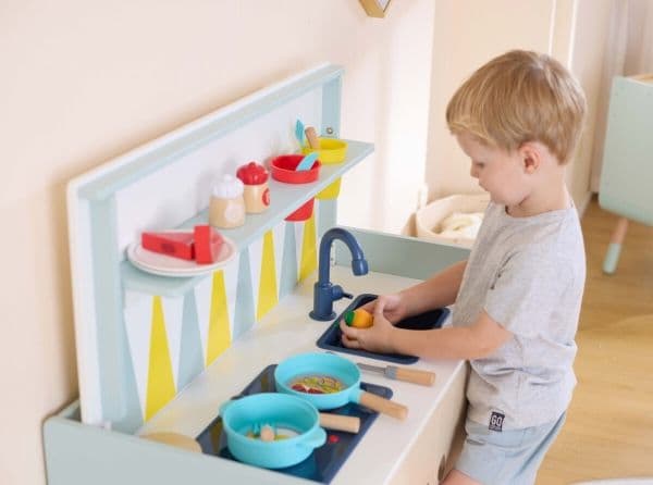 Hape Switch & Store Play Kitchen med lys og lyder