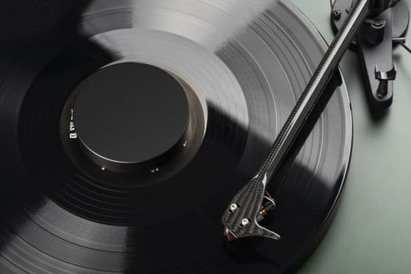 Pro-Ject Record Puck E vakauttava kiinnitin vinyylilevyille