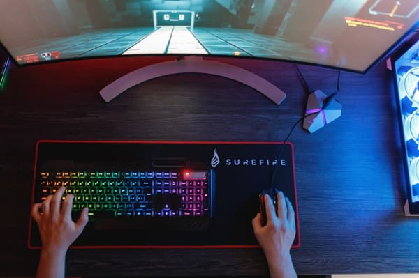 Surefire Gaming Silent Flight 680 - Gaming Musemåtte - 68 x 28 cm. - Sort/Rød
