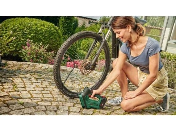 Bosch batteripump universal pump 18V solo - SOLO