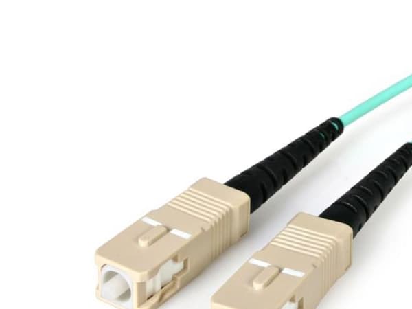 StarTech.com 2m valokaapeli - 10 Gb Aqua - Multimode Duplex 50/125 - LSZH - LC/SC - OM3 - LC to SC Fiber Patch Cable (A50FBLCSC2) - Patch cable - L...