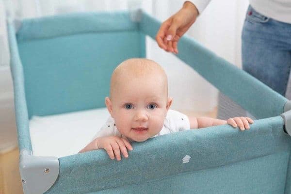 Caretero BASIC PLUS reiseseng med sprinkelseng + bag - grafitt