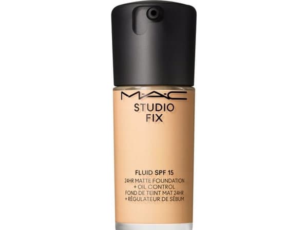 MAC Studio Fix Fluid SPF15 24HR Matte Foundation (NC15) 30 ml
