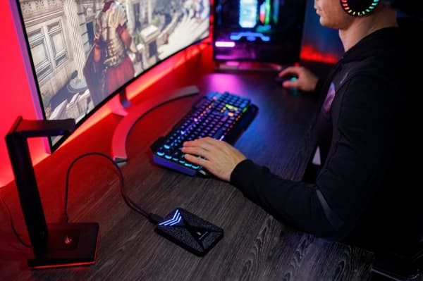 Surefire Gaming GX3 - Hårddisk - SDD - 1 TB - Extern - USB 3.2 Gen 1 - Svart