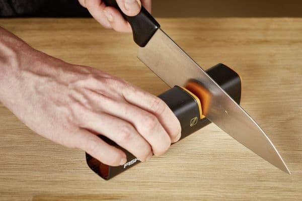 Fiskars Roll-Sharp 978700 knife sharpener