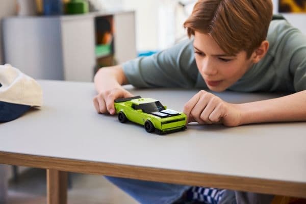 LEGO Speed Champions 77237 Dodge Challenger SRT Hellcat urheiluauto