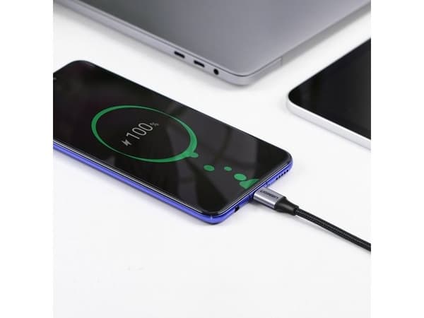 USB-C-USB-C-kaapeli, kulmikas UGREEN US255,3A, 60W, 2m (musta)