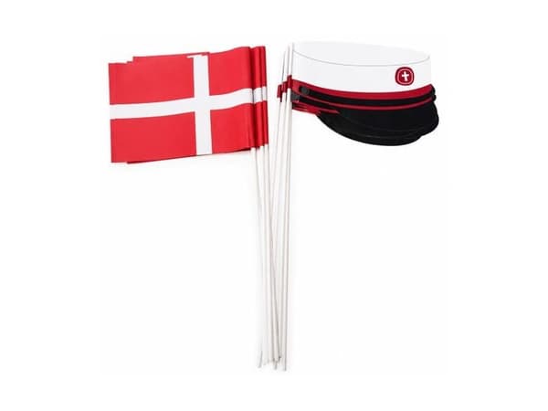 Røde studentluer og flagg på pinne