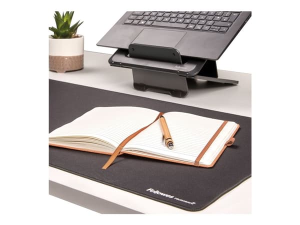 Fellowes (New) Breyta Desk Mat Black, musta