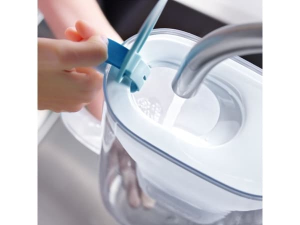 Brita 1051367, Veden suodatuspullo, 2,4 L, Vihreä, Läpinäkyvä