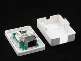 NetRack innfelt uttak komplett 1xRJ45 FTP kat5e (NP519)
