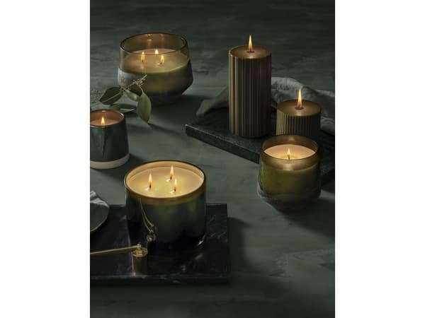 ILLUME Hinoki Sage statement glas doftljus, grön