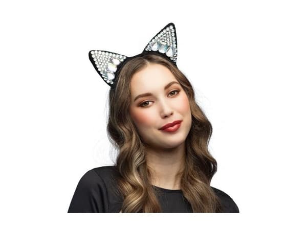 Kattöron med stenar