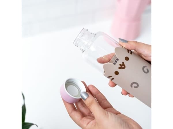 Pusheen vattenflaska i glas 500 ml
