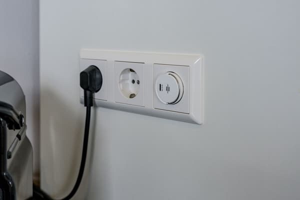 Brennenstuhl-pistorasiasisäke, Schuko, USB-C, PD 20 W