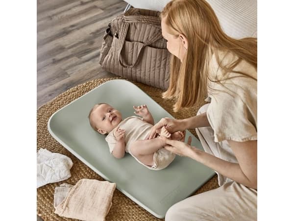 Leander Matty™ Mini skötbädd – Sage green