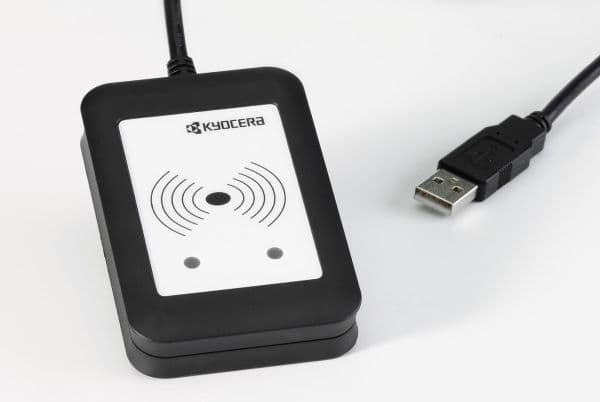 KYOCERA yleispidike USB-kortinlukijalle