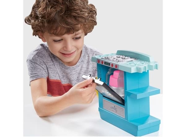 Play-Doh Kitchen Creations Rising Cake Oven ‑leikkisetti