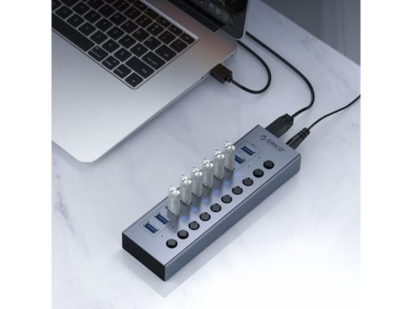 10-ports HUB med USB-A 3.0-svitsj - grå
