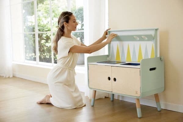 Hape Switch & Store Play Kitchen med lys og lyder