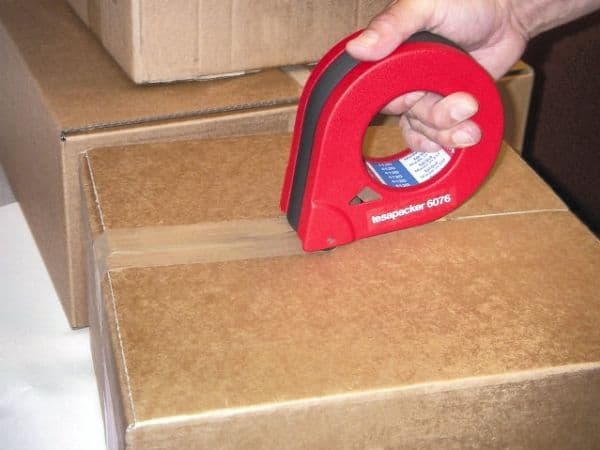 Tapedispenser tesa 6076 50mm lukket håndholdt