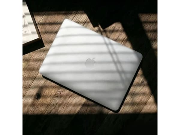 Tech-Protect softshell-etui til MacBook Pro 16" 2021 / 2023 / 2024 / 2025 / 2026 - transparent