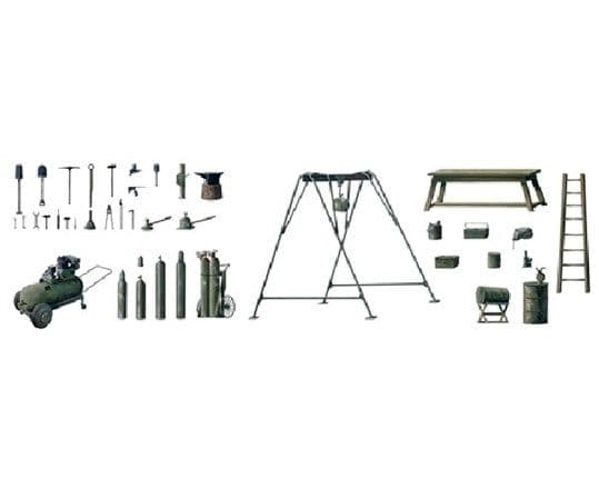 1:35 Field tool shop